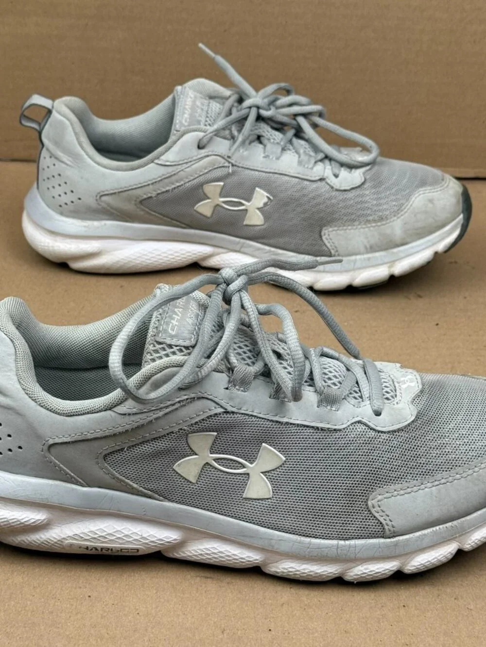 Men's Under Armour Charged Assert Gray Running Shoes Size 10 Athletic DAMAGE